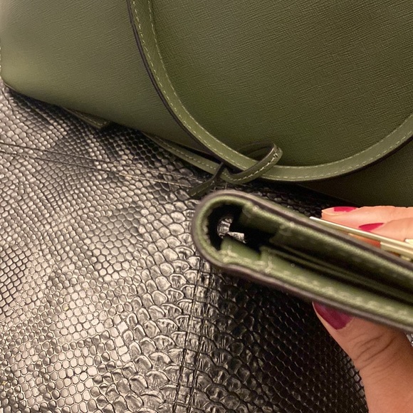 Kate spade tote , rare dark green . Excellent condition with matching wallet. - Picture 13 of 14